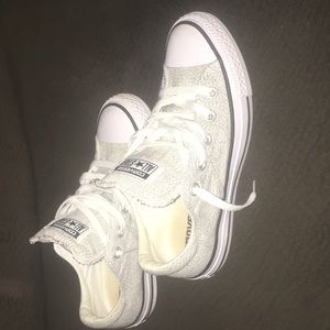 Women’s size 6 Converse all star sneakers